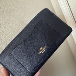Coach Large Navy Wallet💙