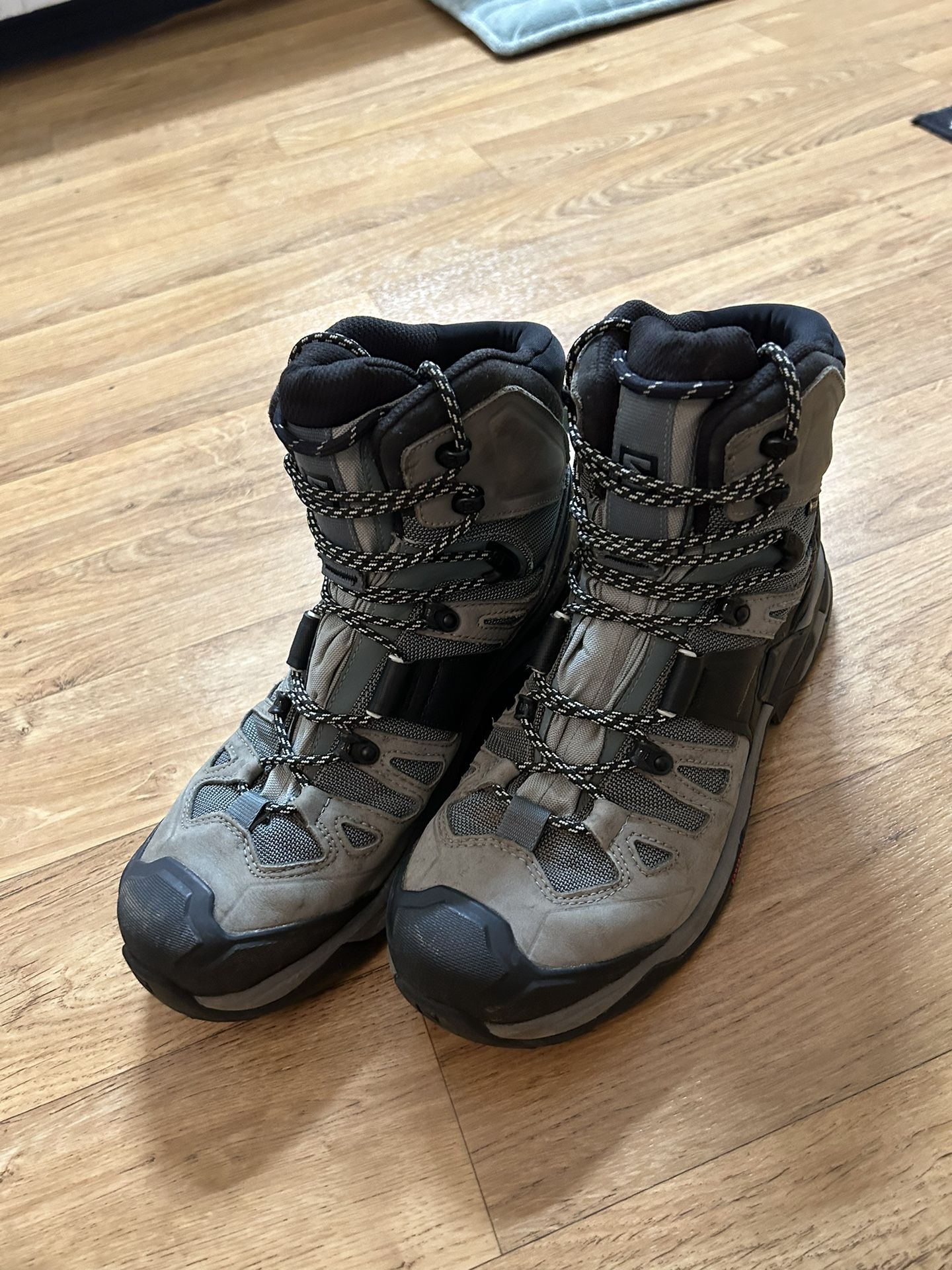 Salomon Hiking Boots Size 10 Women’s 