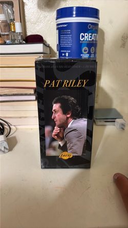 Pat Riley, 24 seasons as a head, Coach statue figuren