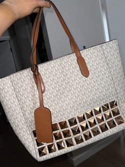 Michael Kors Sinclair Large Studded Logo Tote – Vanilla/Acorn