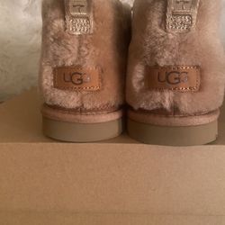 Ugg W Neumel Size  7    .   8  