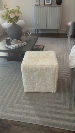 White fur end table/hassock