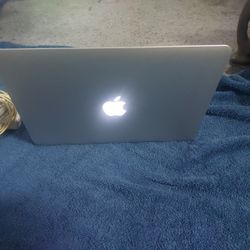 Apple MacBook Pro Running Window 11