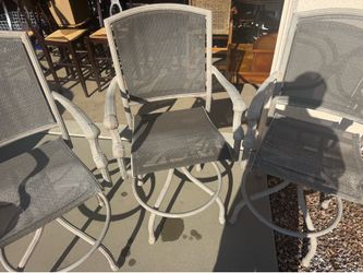 Set of 3 swivel bar stools