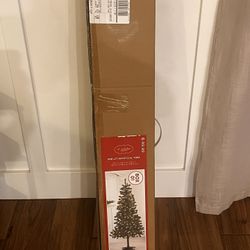 NEW 6ft Pre Lit Xmas Tree - $55 OBO