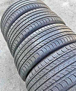 235/50/19 Vendo set de Tires con 80% de vida las 4