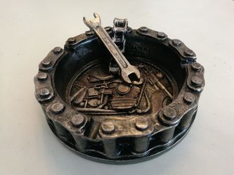 Motorcycle chain design ashtray 5"