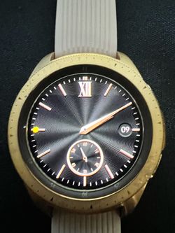 Samsung smart watch with charger