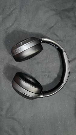 Brand new never worn noise canceling headphones