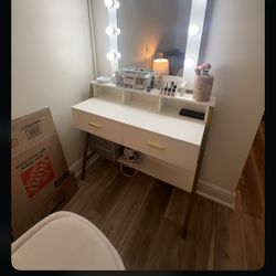 Makeup Vanity with lights