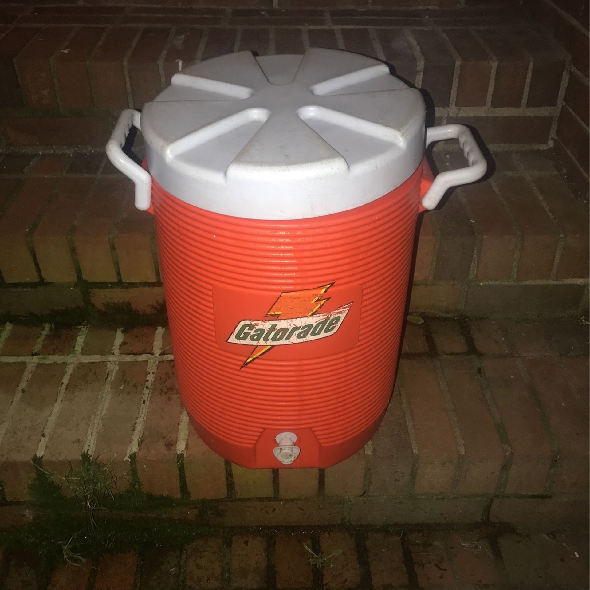 Gatorade 10 Gallon Dispenser - Cooler