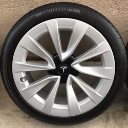 Tesla Model 3 Sport 19” wheel