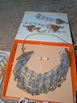 Woman's jewelry