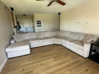 Large 5pc Sectional With Chaise