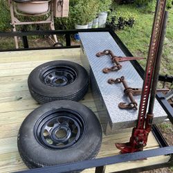 16 foot trailer ready to go with new planks everything works no problem. Moving cannot take the trailer with me. It comes with everything seen in the 
