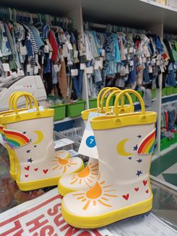 New Kids Rain Boots Size 7