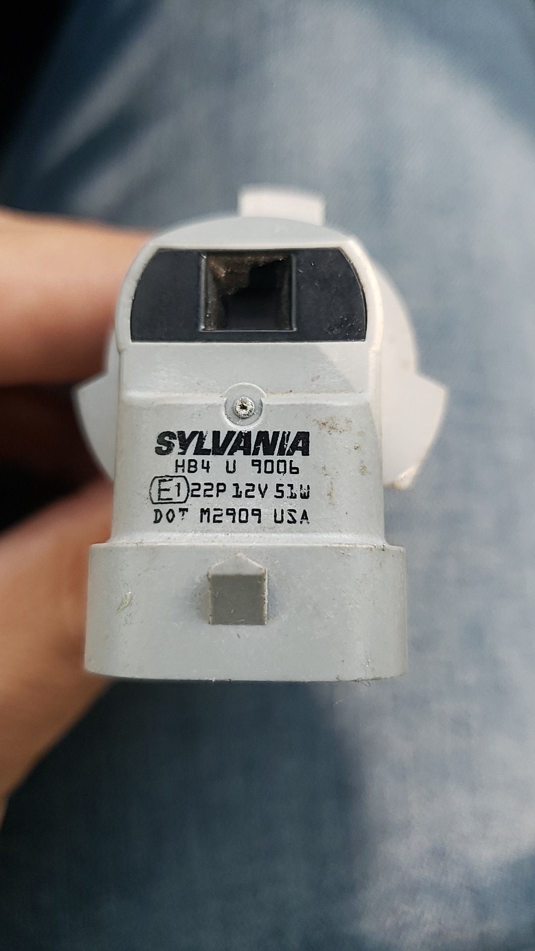 9006 headlight bulb