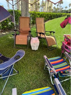 Recliner lounge chairs