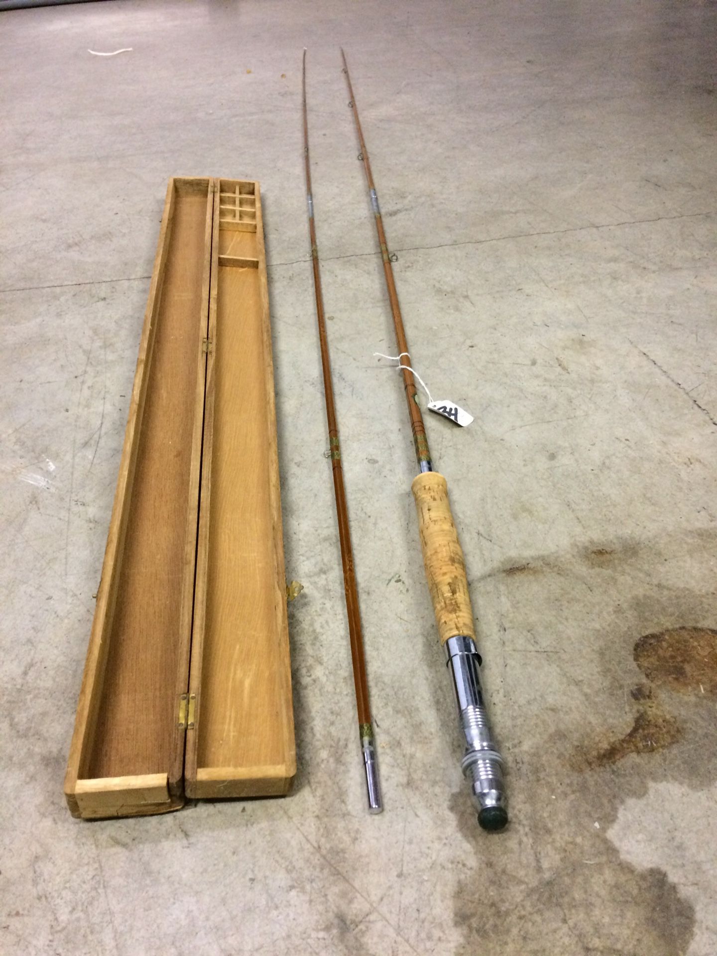 Vintage Kiraku & Co. GRAMPUS Tamamushi 5-pc Split Bamboo Fly Fishing Rod  with wood box -Japan for Sale in San Antonio, TX - OfferUp