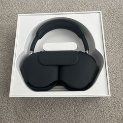Midnight Black Airpod Maxes