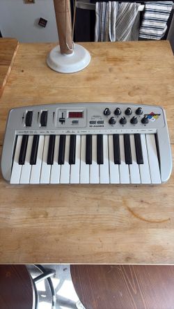 M-Audio Oxygen 8 MIDI Keyboard