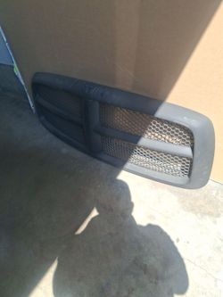 Used 2004 Dodge Ram Grill