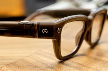 Ray Ban Meta Display with Neural band