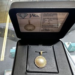 14K Yellow Gold Diamond & White Mother Of Pearl Pendant 