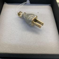 FLAWLESS DIAMOND PENDANT 
