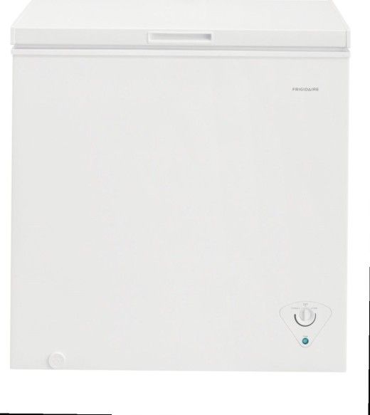 Frigidaire 7.0 Cu. Ft. White Chest Freezer - FFCSAW 5Q LA