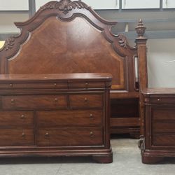 Selling second-hand bed frame and bedside table with mirror