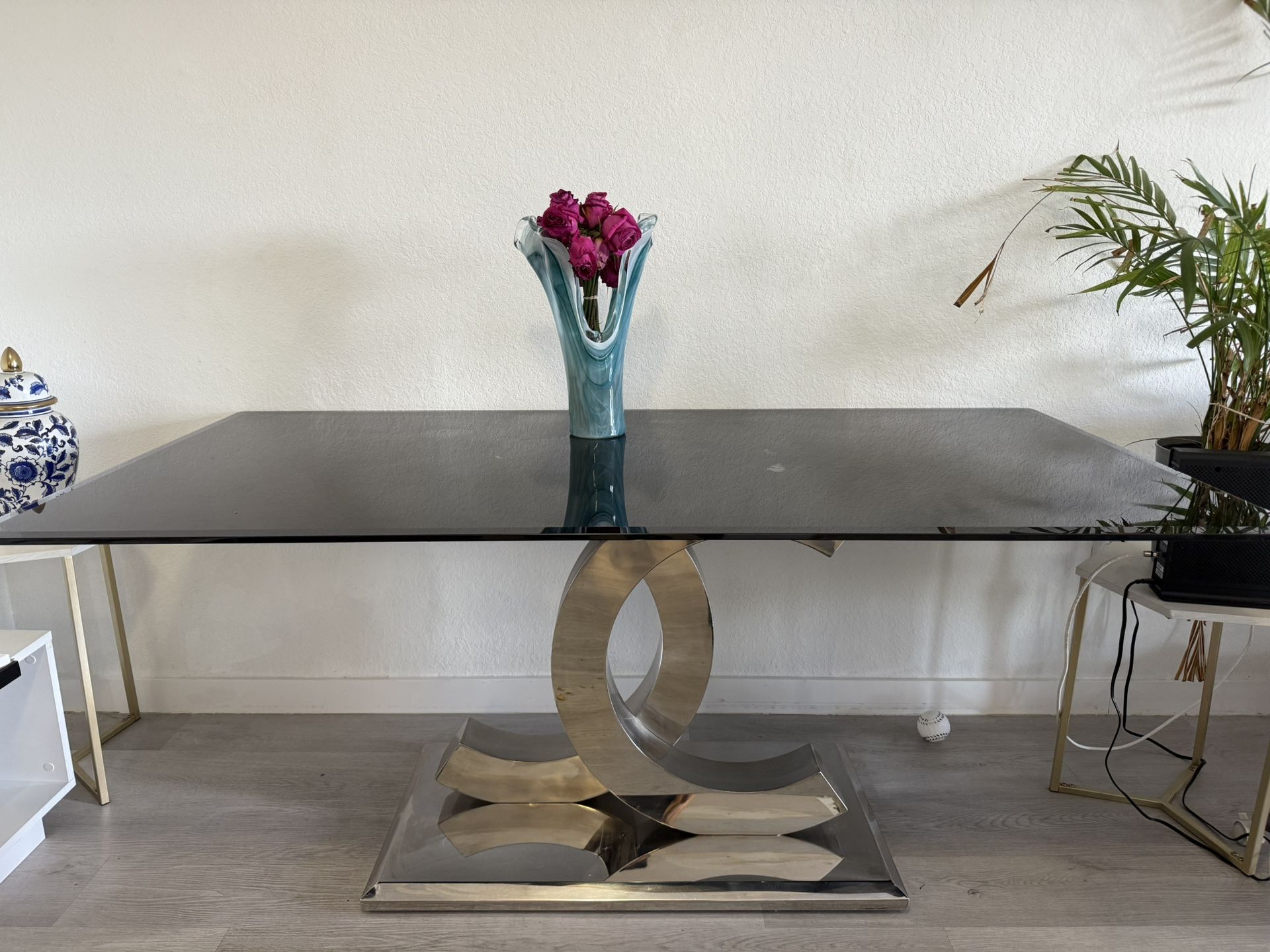 Exclusive Dining Table