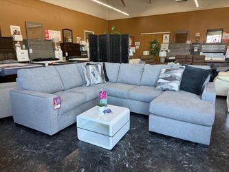 Oversized Gray Sectional w/ Reversible Chaise