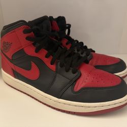 Jordan 1 Mid (Banned)