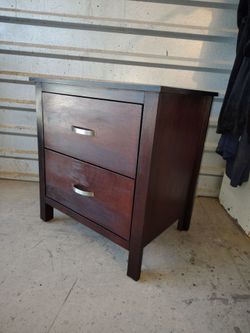 🔴  bonito nightstand in great shape and condition 🔴