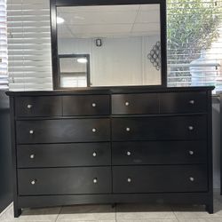 Ashley Dresser In Good Condition 