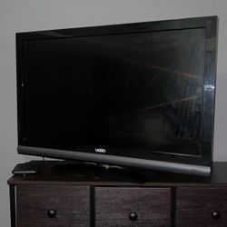 36” Vizio TV 