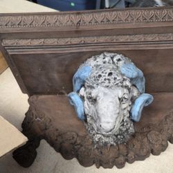 Tar Heel Fans Vintage Corinthian Capital Big Horn Ram Head Wall Shelf