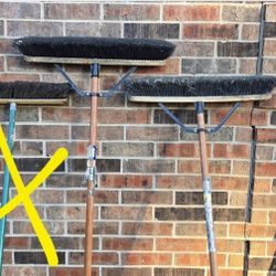 Escobas  de trabajo  24in