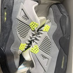 Jordan 4 SE Neon 