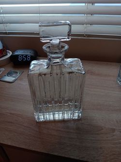 Crystal Glass Whiskey Decanter with Stopper