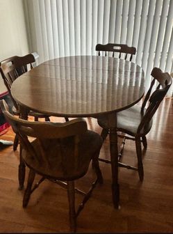 Dining table w/ 4 chairs