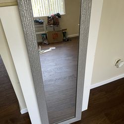 2 Shelf’s And Mirror 