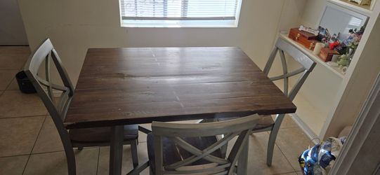 Table with 3 chairs