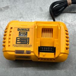 Dewalt DCB1118 Fast Charger