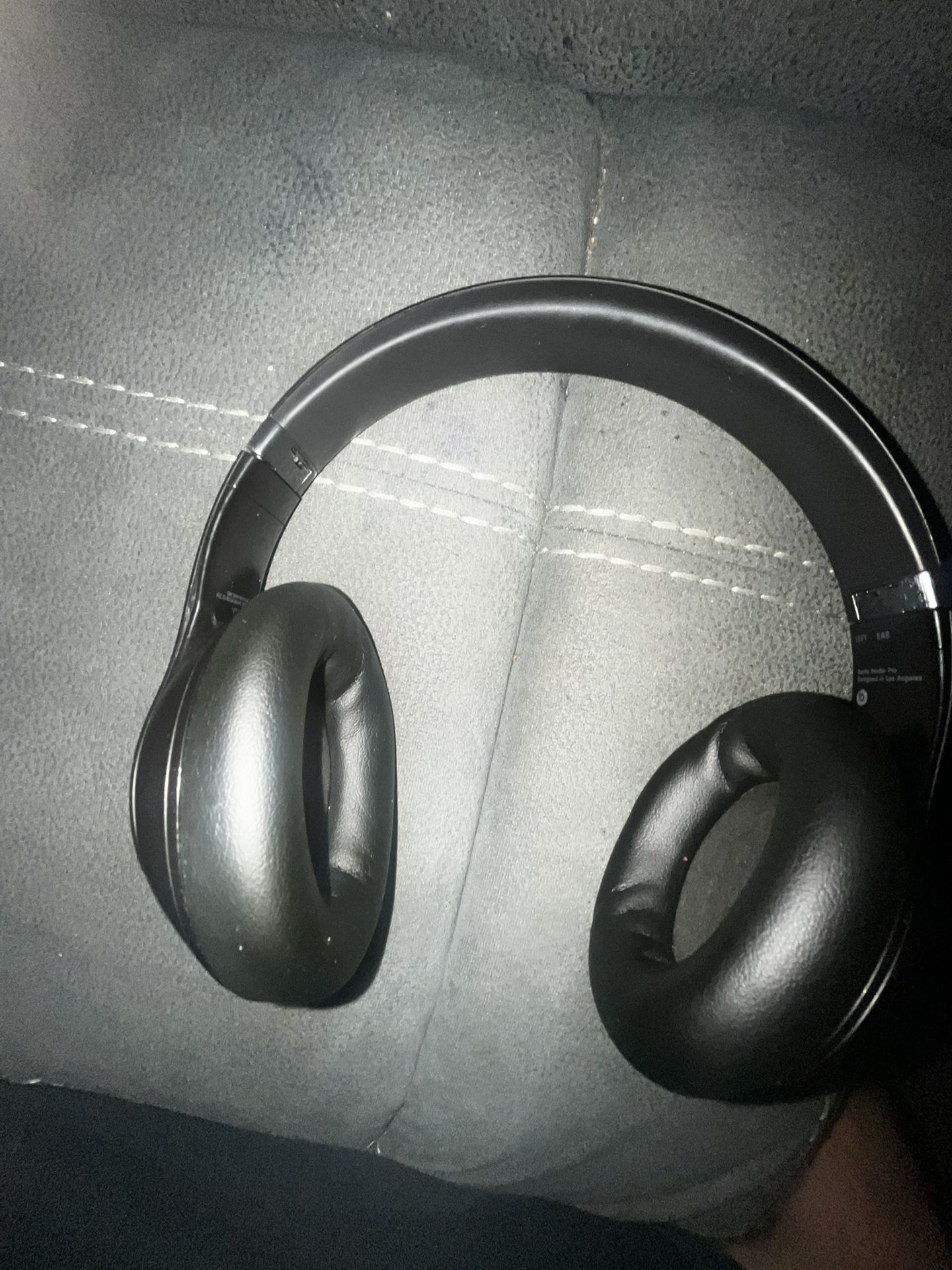 Apple Beats Studio Pros
