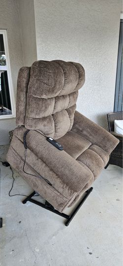 Power lift recliner