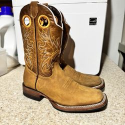 Boys cowboy boots size 5