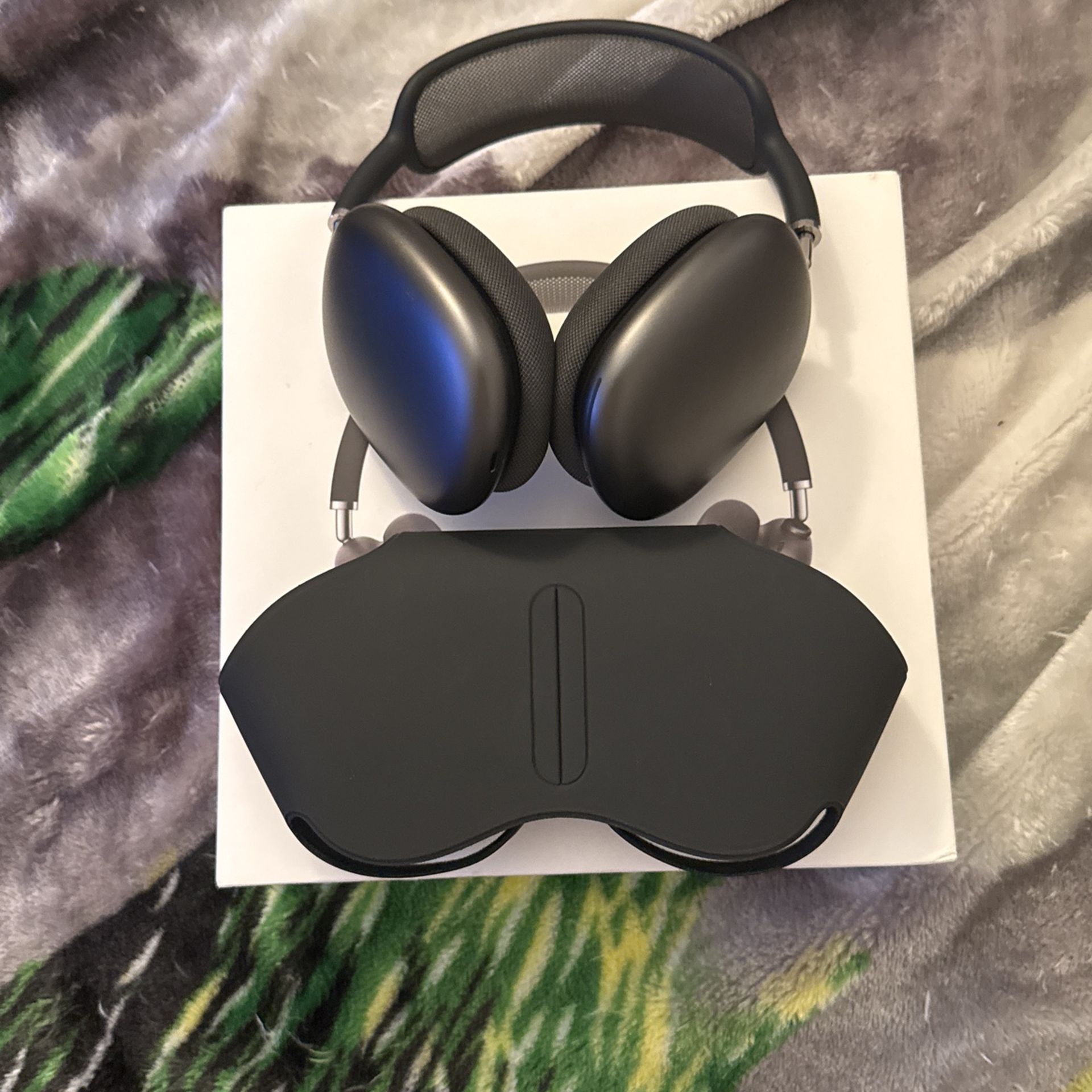 AirPods Max (used once)