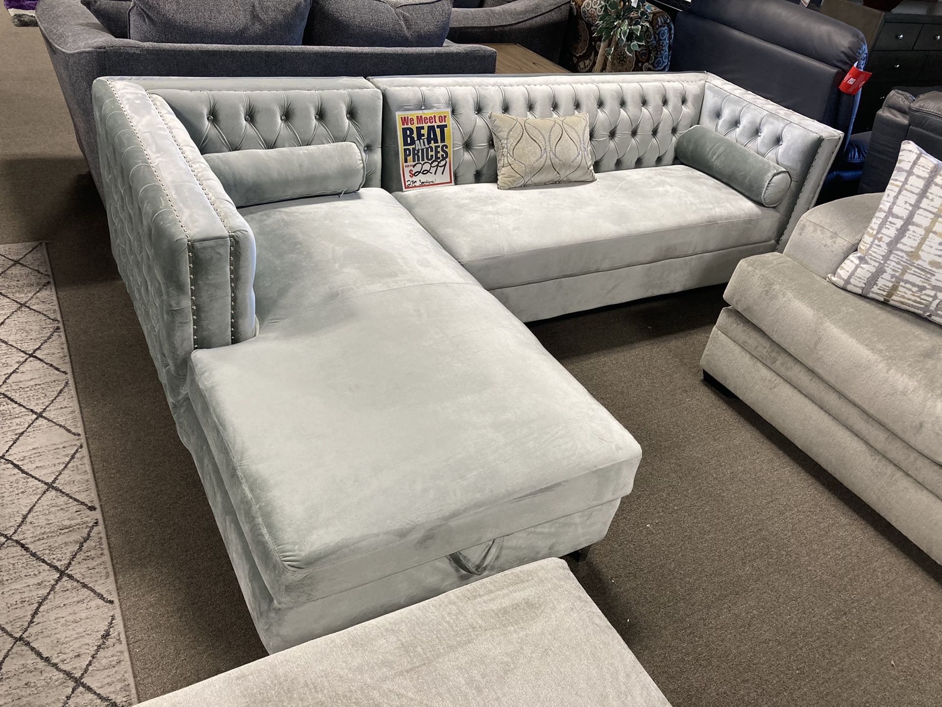 Lovely Sectional ✨💙 Easy Financing Available ✨🖤 Free Delivery 🚚